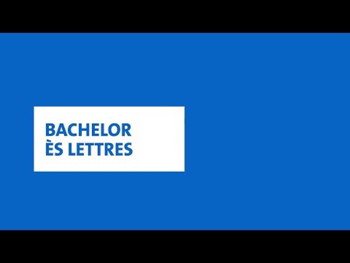 Ein blauer Hintergrund mit einem weißen Rechteck in der Mitte, das den Text BACHELOR ÈS LETTRES in blauen Großbuchstaben enthält.