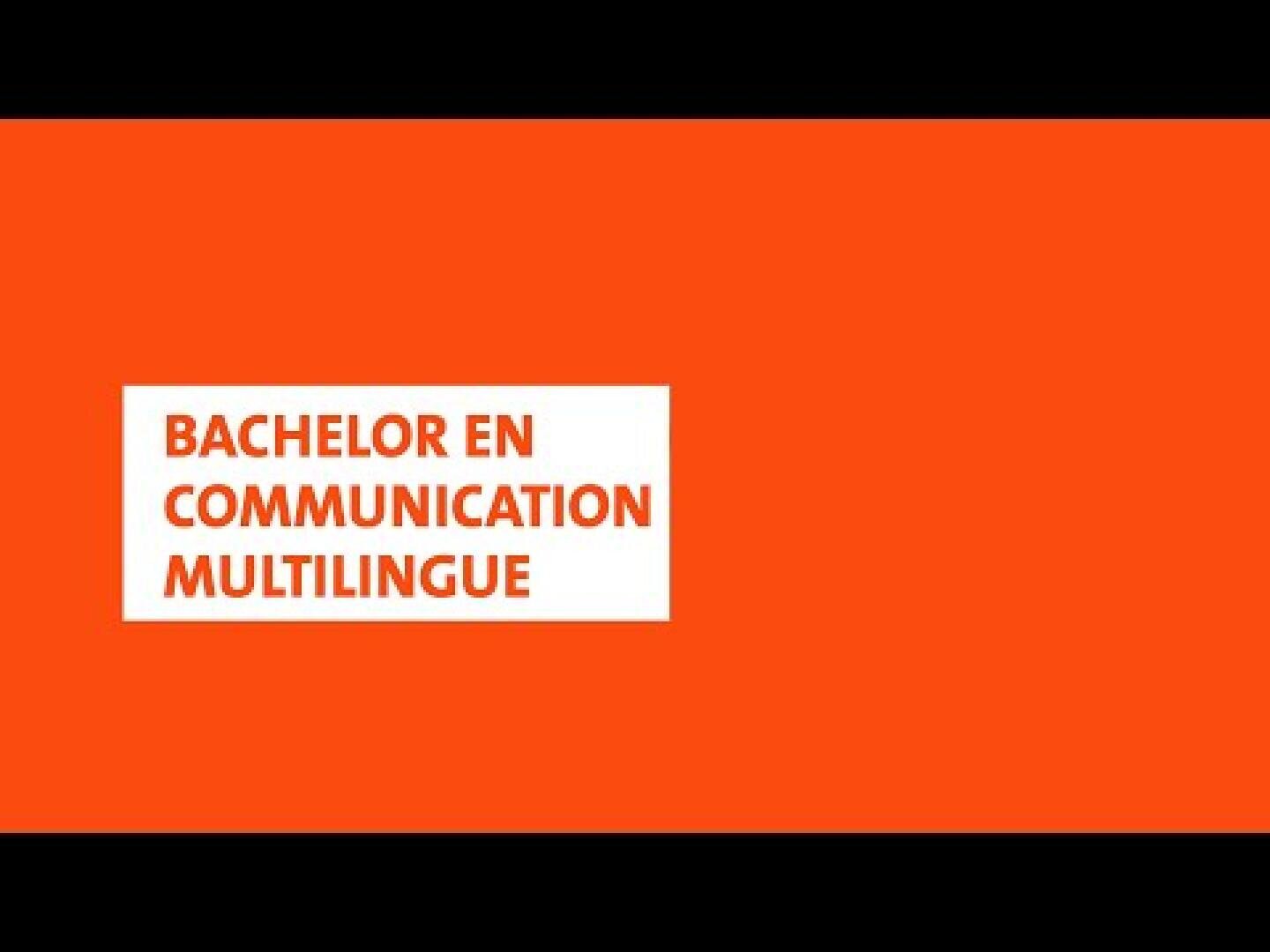 Orangefarbenes Rechteck mit einem weißen Feld in der linken Mitte, das den Text BACHELOR EN COMMUNICATION MULTILINGUE in fetten Großbuchstaben enthält. Am oberen und unteren Rand des Bildes erscheinen schwarze Balken.