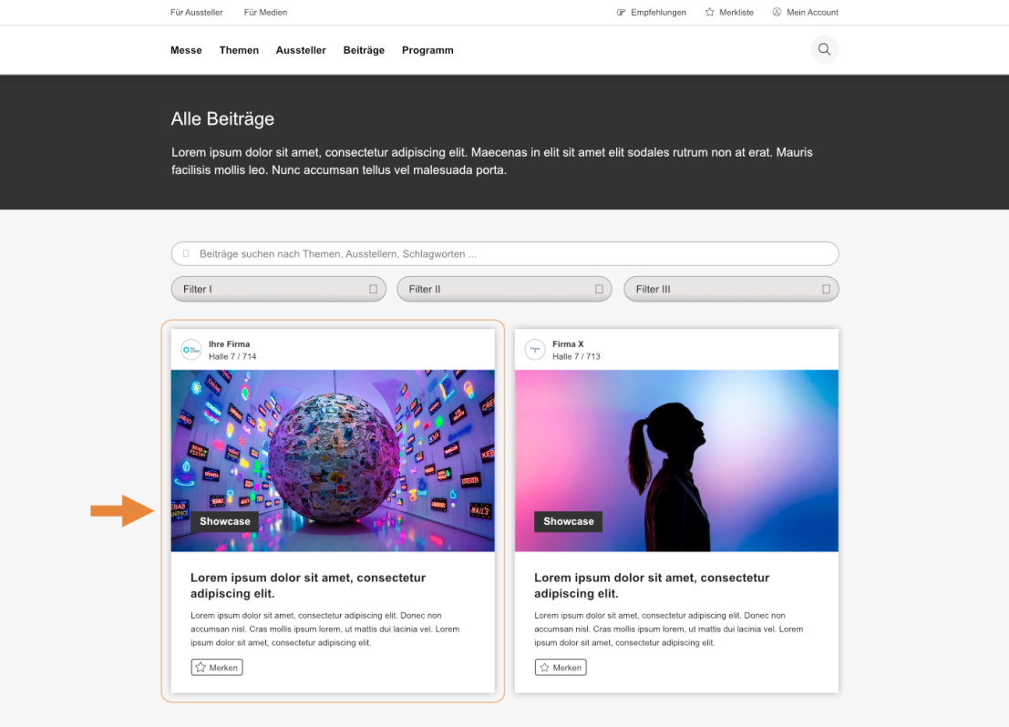 Auf einer Webseite wird eine Liste von Beiträgen mit Filtern am oberen Rand angezeigt. Zwei vorgestellte Beiträge werden Seite an Seite mit Bildern, Titeln und Beschreibungen angezeigt. Ein orangefarbener Pfeil hebt den linken Beitrag hervor, der mit einem Showcase-Label versehen ist.